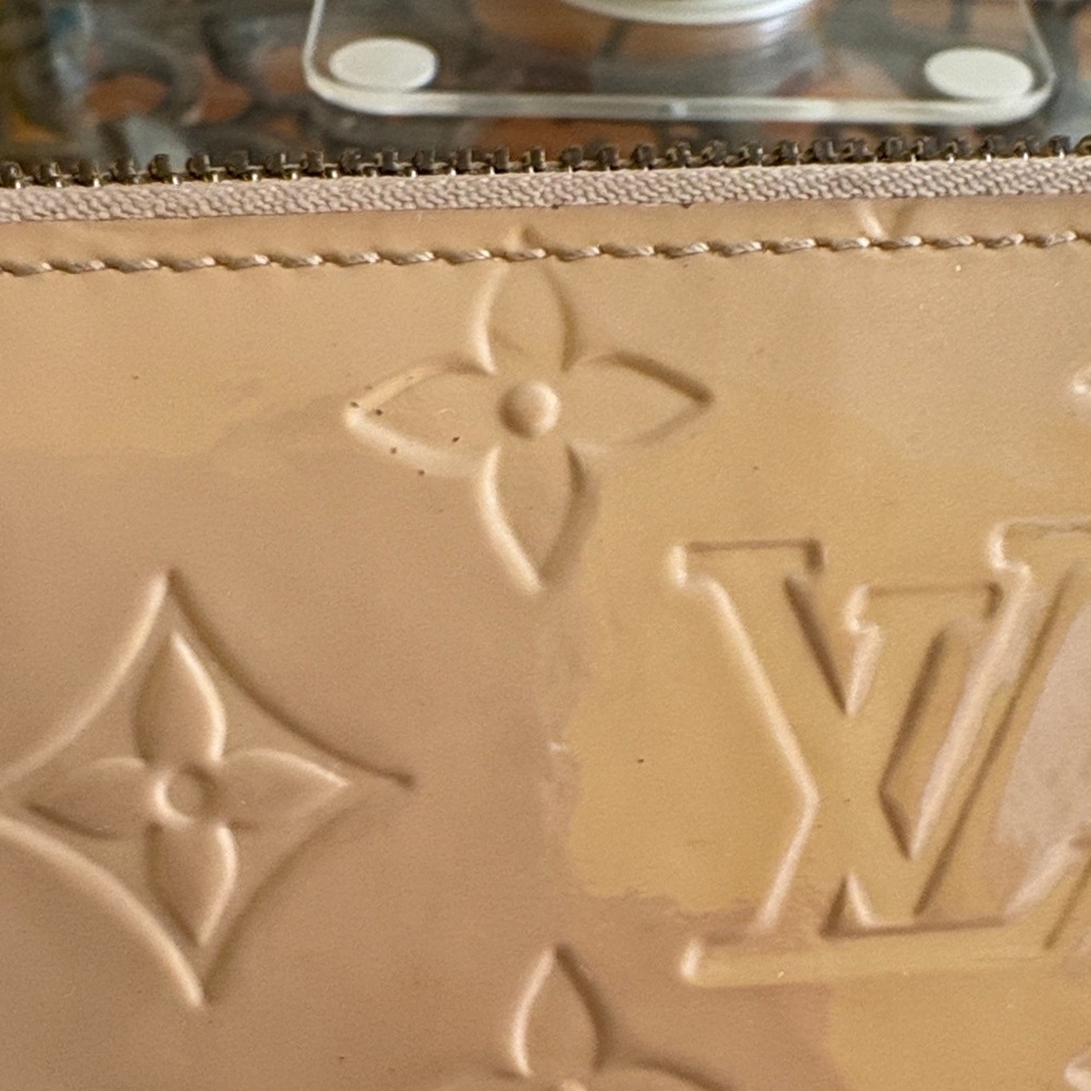 Authentic Louis Vuitton Beige Vernis Monogram Wallet - Picture 3 of 14